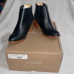 Nisolo “Heeled Chelsea Boot” Size:5 Color: Black